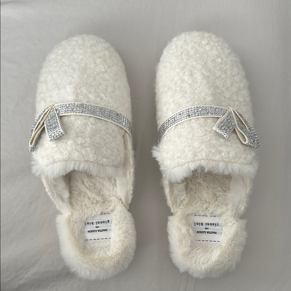 Slippers NWT